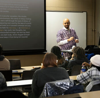 Aremu Smith, a UIC PhD student, teaches Introduction to Black Studies to high school students. (Photos: Jenny Fontaine/University of Illinois Chicago) 